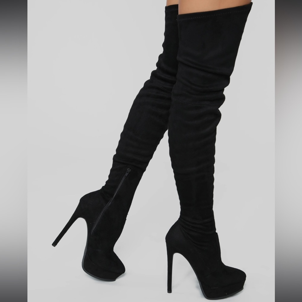 Black heeled boots